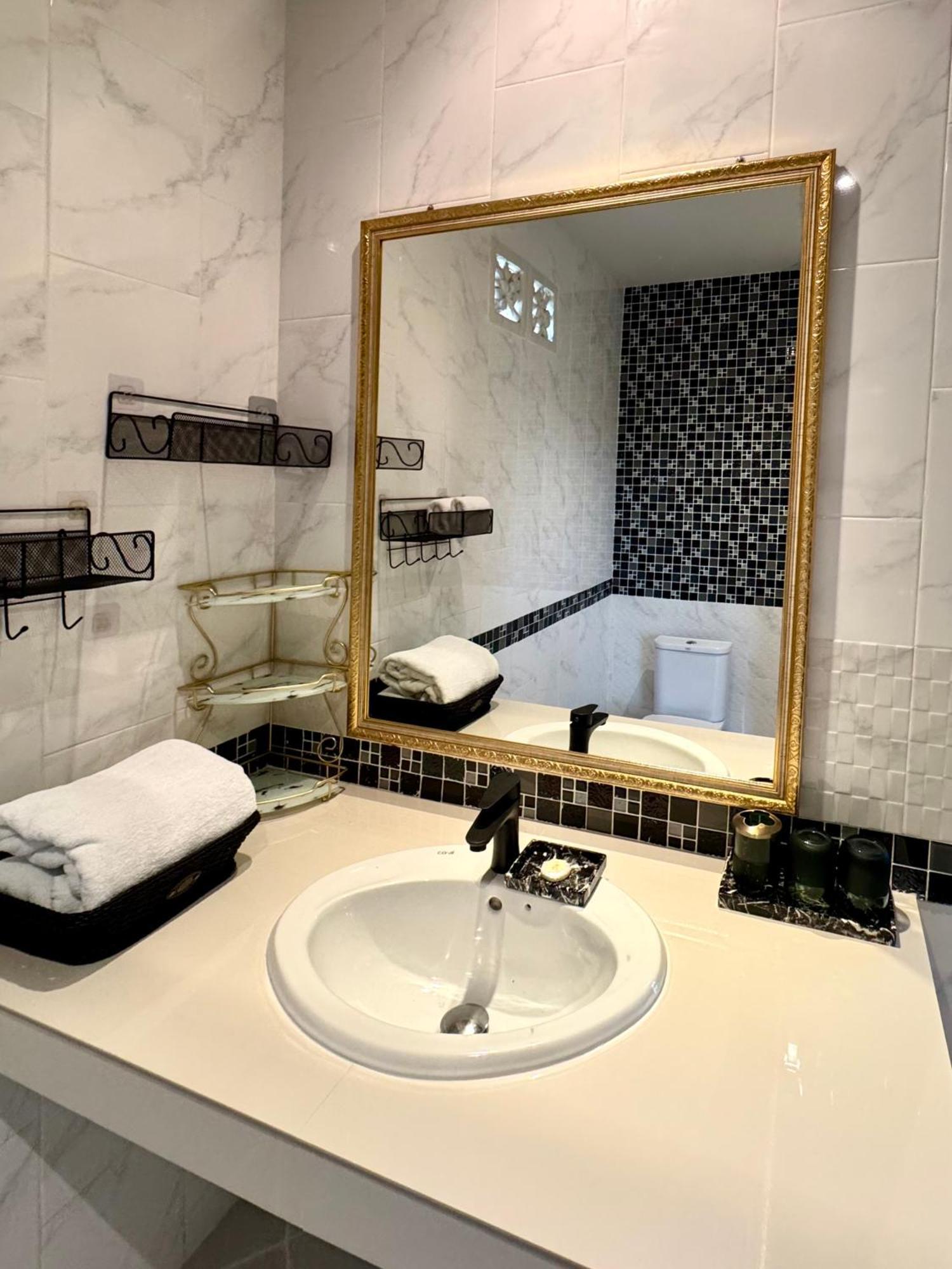 Klong Muang Beach Apartment Esterno foto